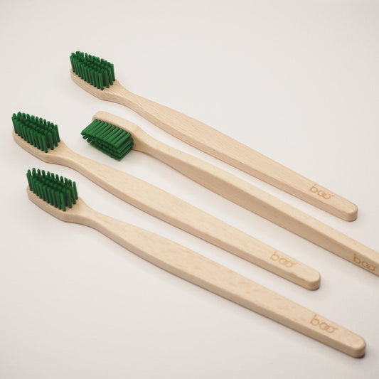 My Boo Company -- Brosse à dents adulte en hêtre (poils médiums verts)